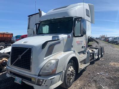 Volvo VNL Salvage Truck