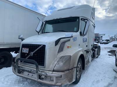 Volvo VNL Salvage Truck