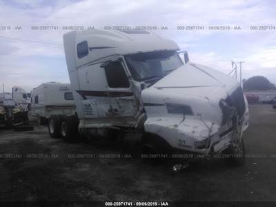 Volvo VNL Salvage Truck