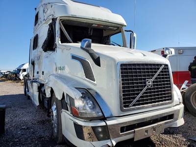Volvo VNL Salvage Truck
