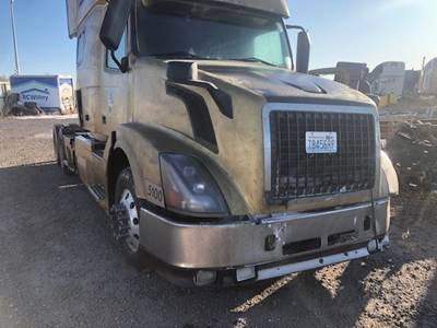 Volvo VNL Salvage Truck