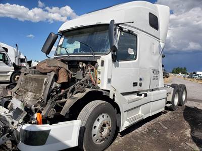 Volvo VNL Salvage Truck