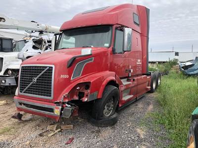 Volvo VNL Salvage Truck