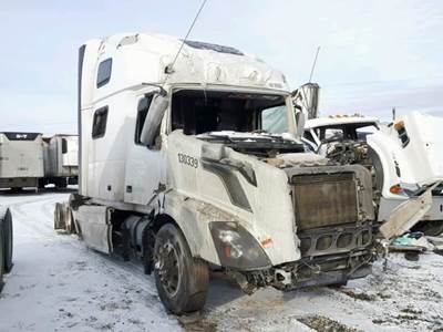 Volvo VNL Salvage Truck