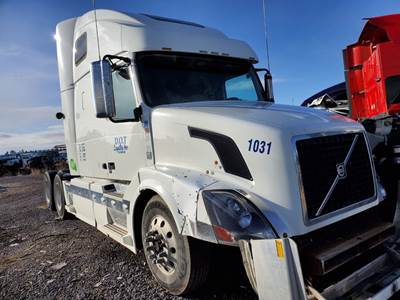 Volvo VNL Salvage Truck