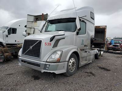 Volvo VNL Salvage Truck
