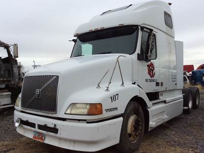 Volvo VNL Salvage Truck