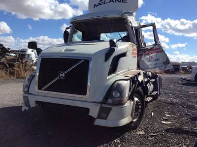 Volvo VNL Salvage Truck