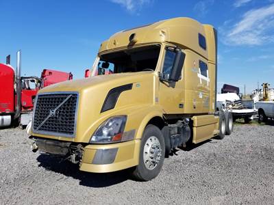 Volvo VNL Salvage Truck