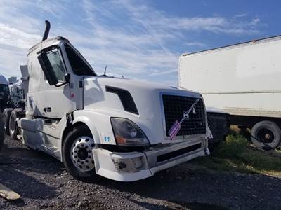 Volvo VNL Salvage Truck