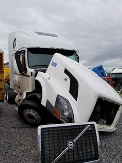 Volvo VNL Salvage Truck