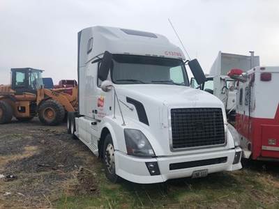 Volvo VNL Salvage Truck