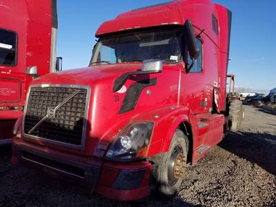 Volvo VNL Salvage Truck