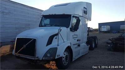 Volvo VNL Salvage Truck