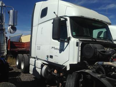 Volvo VNL Salvage Truck