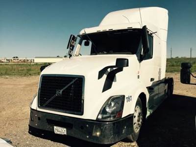 Volvo VNL Salvage Truck