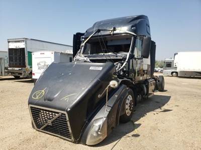 Volvo VNL Salvage Truck