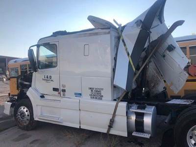 Volvo VNL Salvage Truck