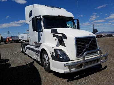 Volvo VNL Salvage Truck