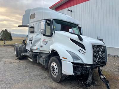 Volvo VNL Salvage Truck