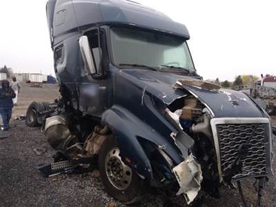 Volvo VNL Salvage Truck