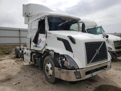 Volvo VNL Salvage Truck