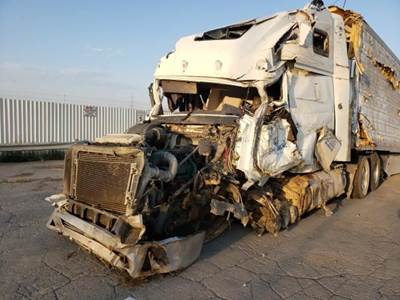 Volvo VNL Salvage Truck