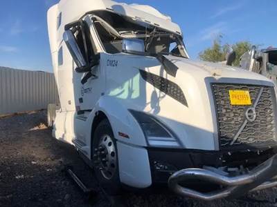 Volvo VNL Salvage Truck