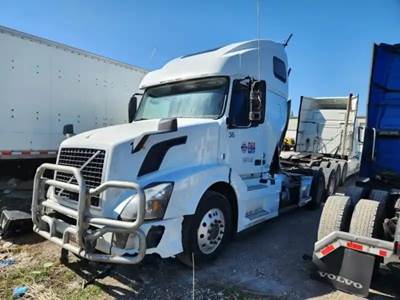 Volvo VNL Salvage Truck