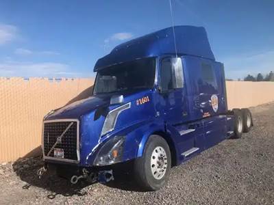 Volvo VNL Salvage Truck