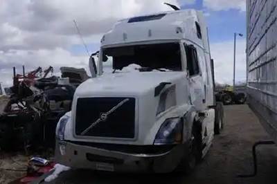 Volvo VNL Salvage Truck