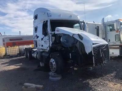 Volvo VNL Salvage Truck