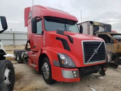 Volvo VNL Salvage Truck