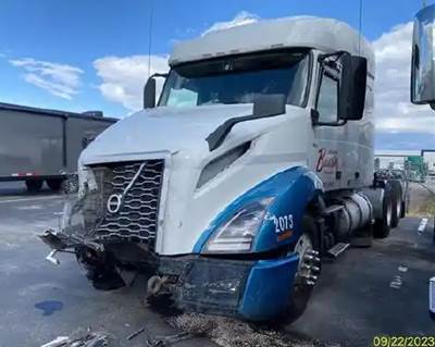Volvo VNL Salvage Truck