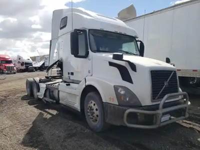 Volvo VNL Salvage Truck
