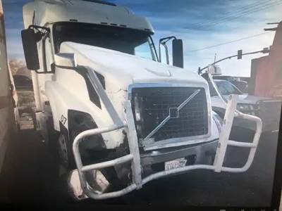 Volvo VNL Salvage Truck