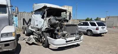 Volvo VNL Salvage Truck