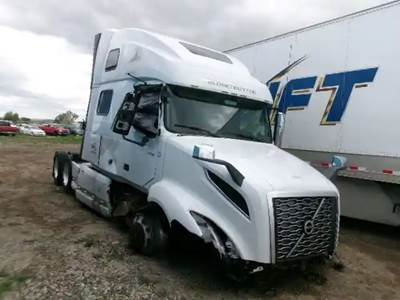 Volvo VNL Salvage Truck