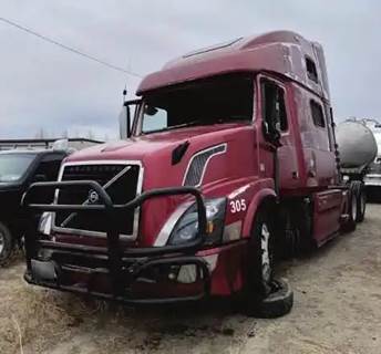 Volvo VNL Salvage Truck