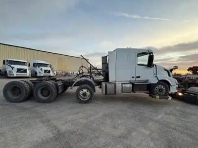 Volvo VNL Salvage Truck