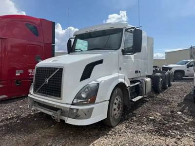 Volvo VNL Salvage Truck