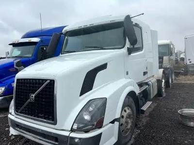 Volvo VNL Salvage Truck