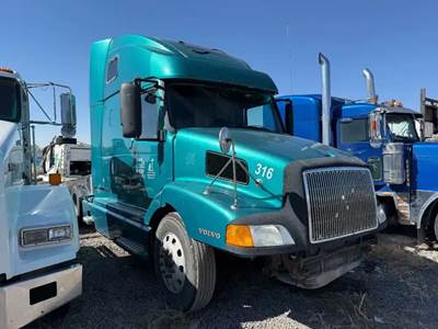 Volvo VNL Salvage Truck