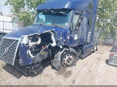 Volvo VNL Salvage Truck