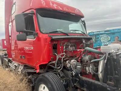 Volvo VNL Salvage Truck