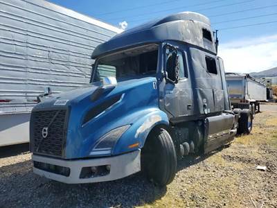 Volvo VNL Salvage Truck