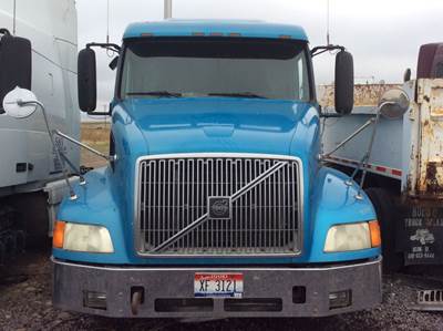 Volvo VNL610 Salvage Truck
