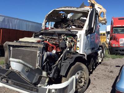 Volvo VNL670 Salvage Truck