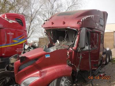 Volvo VNL860 Salvage Truck