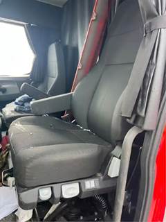 Freightliner Cascadia 126 Left Seat